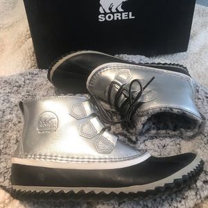 Silver Sorel Lux Out n About boot w/ custom lining